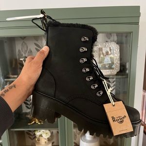 NWT Doc Martens Leona Fl Boots Size 9